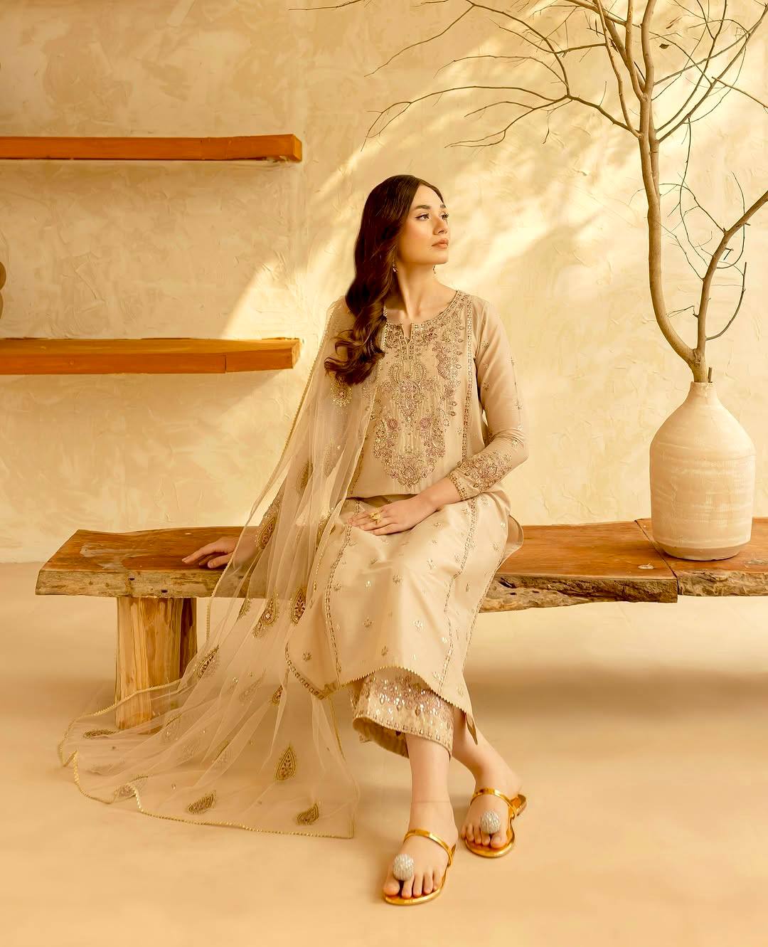 Amrapali Trend Elegant Roman Silk Suit with Lace Border Dupatta - Image 2
