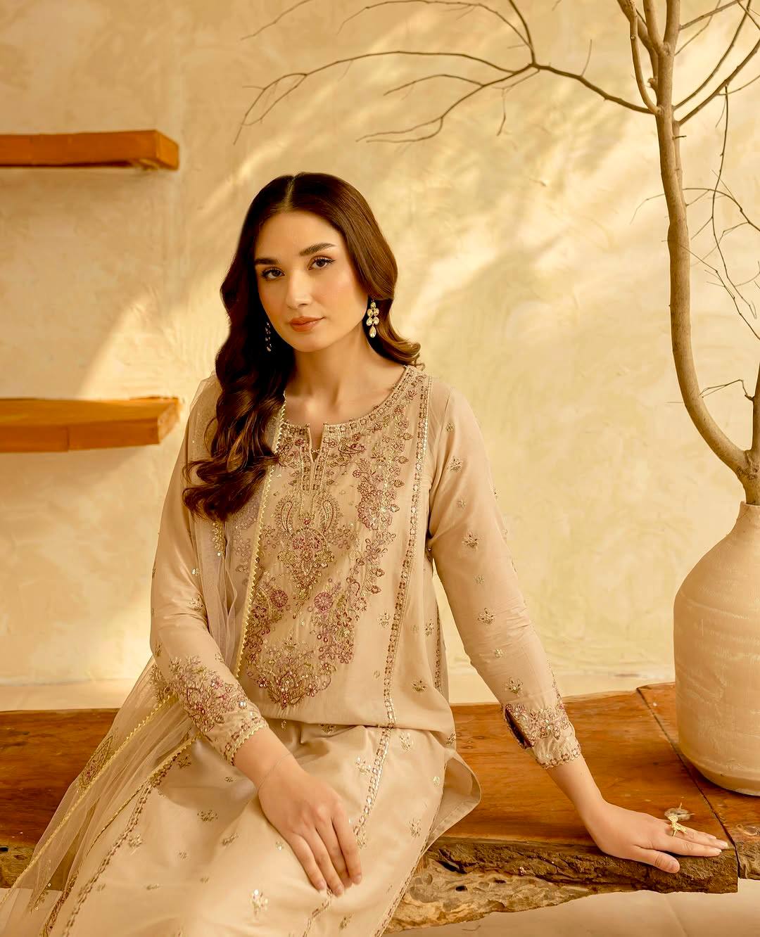 Amrapali Trend Elegant Roman Silk Suit with Lace Border Dupatta - Image 3
