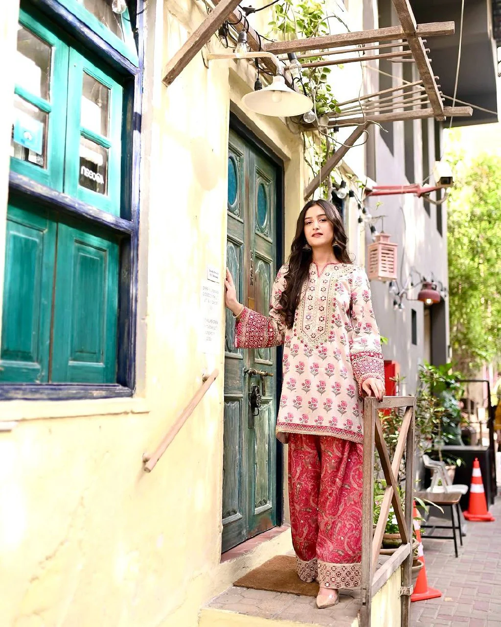 Amrapali Trend Stylish Digital Print Kurta Set with Hand Mirror Work - Image 4