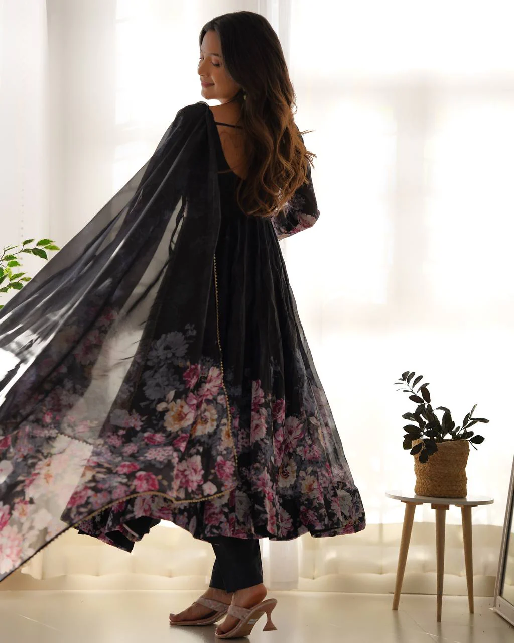 Pure Soft Organza Silk Fully Flared Kali Cut Anarkali Suit Set with Dupatta & Pant - Image 22