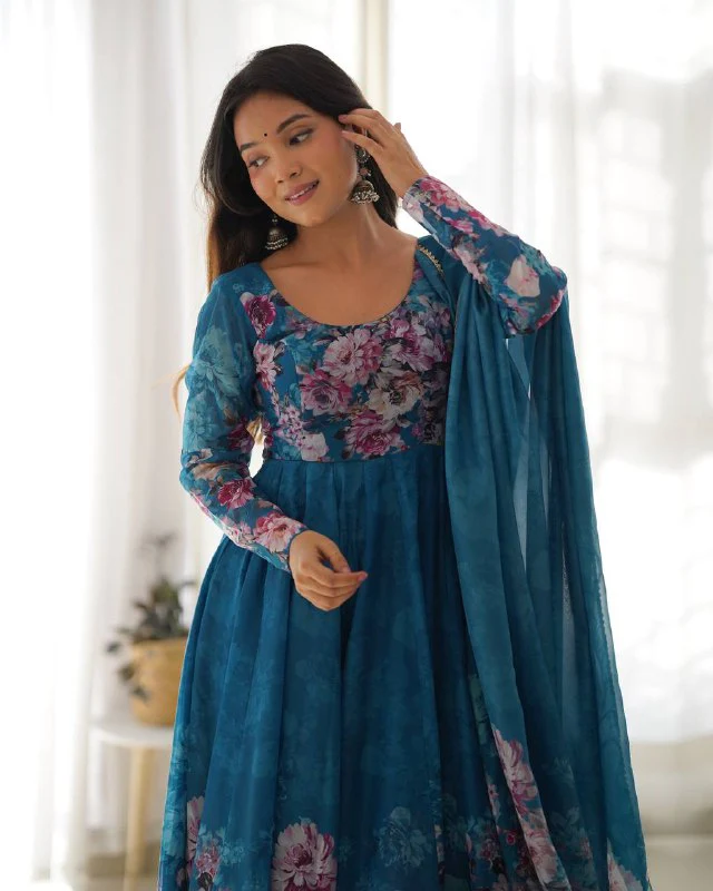 Pure Soft Organza Silk Fully Flared Kali Cut Anarkali Suit Set with Dupatta & Pant - Image 9